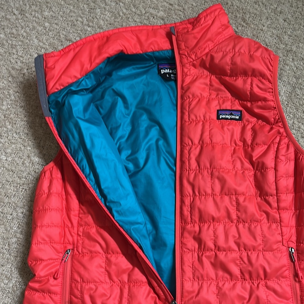 Women’s Patagonia Nano puff Primaloft vest, coral/red color, large - Picture 7 of 7
